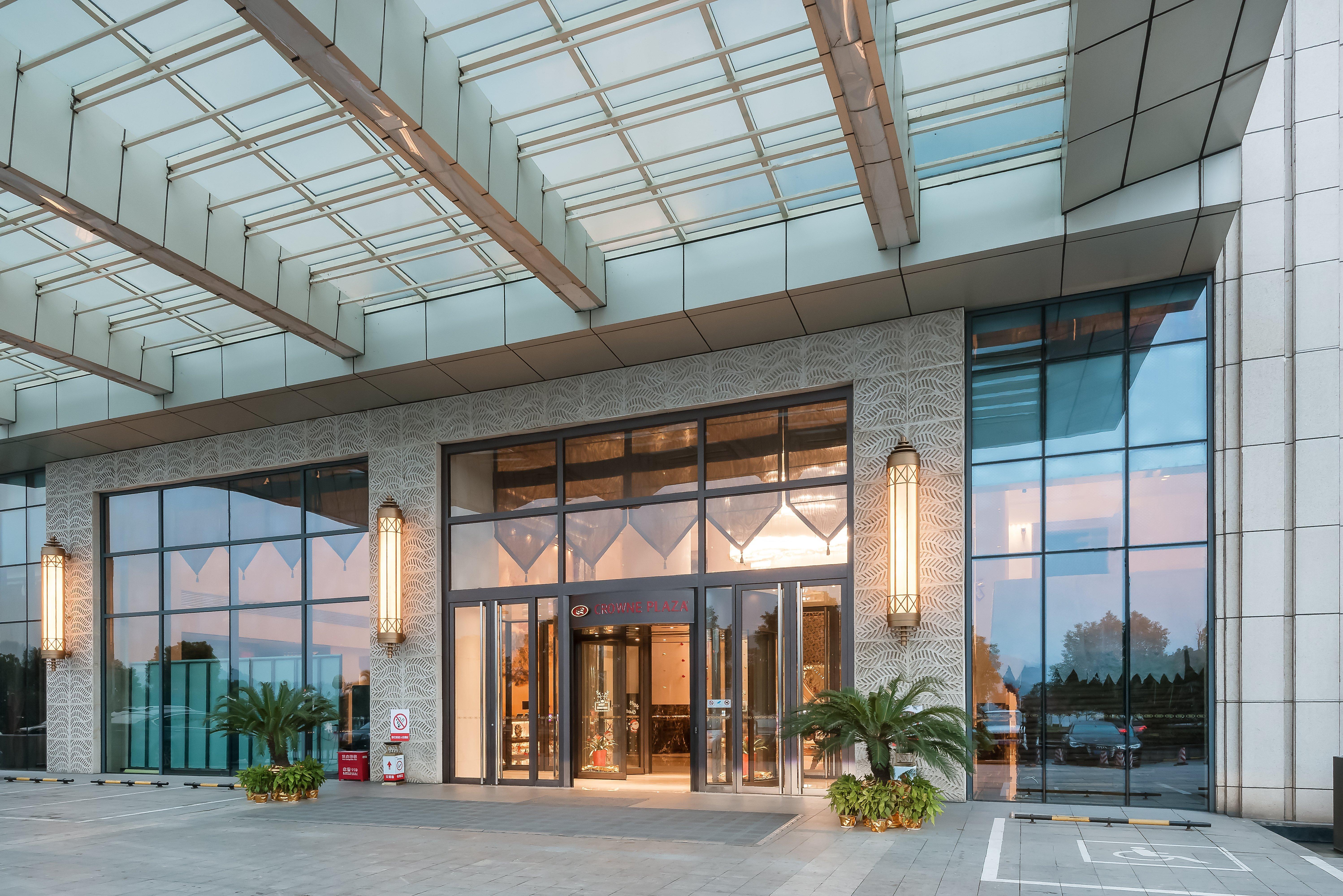 Crowne Plaza Yichang By Ihg Exterior photo