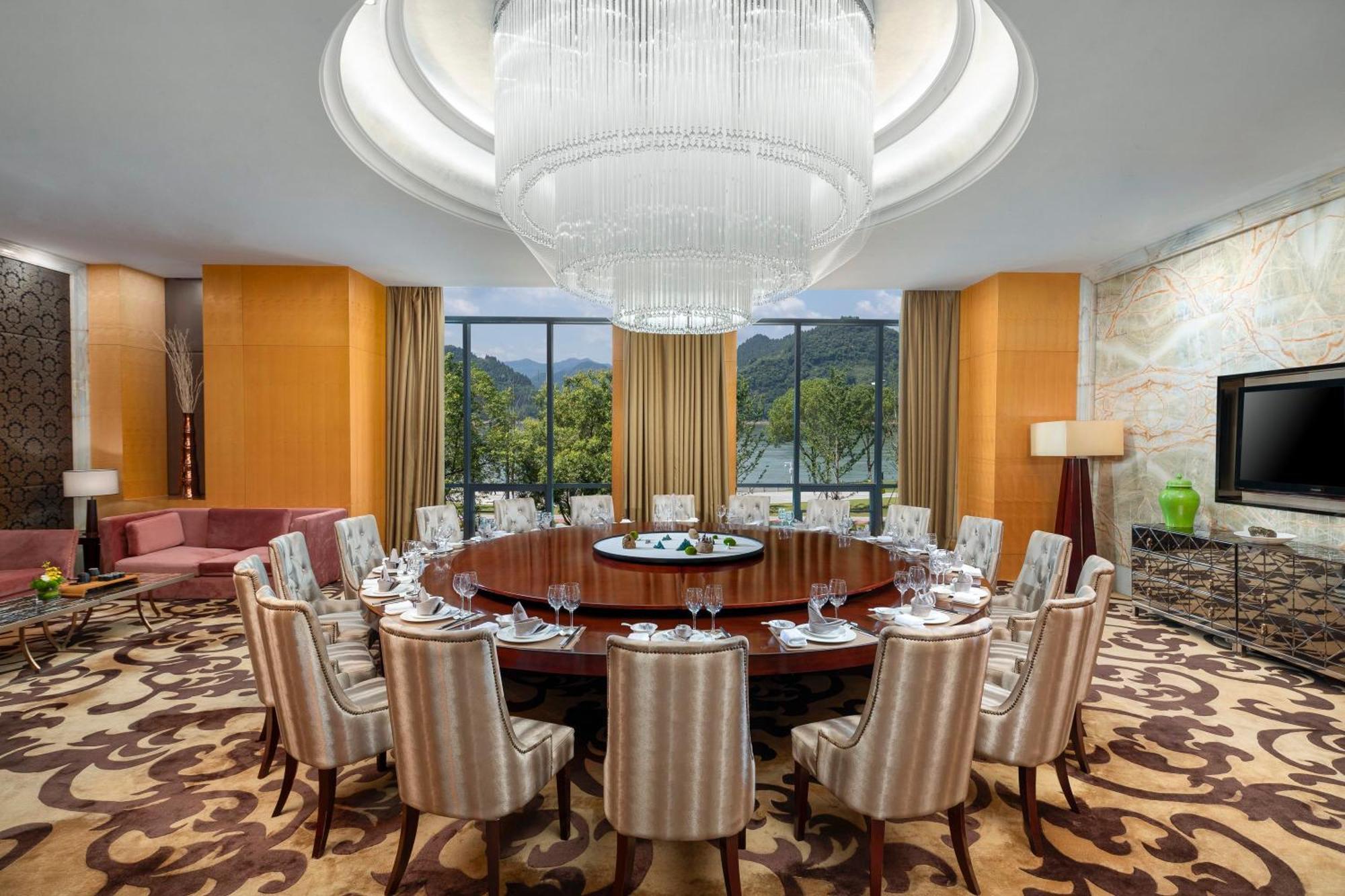 Crowne Plaza Yichang By Ihg Exterior photo