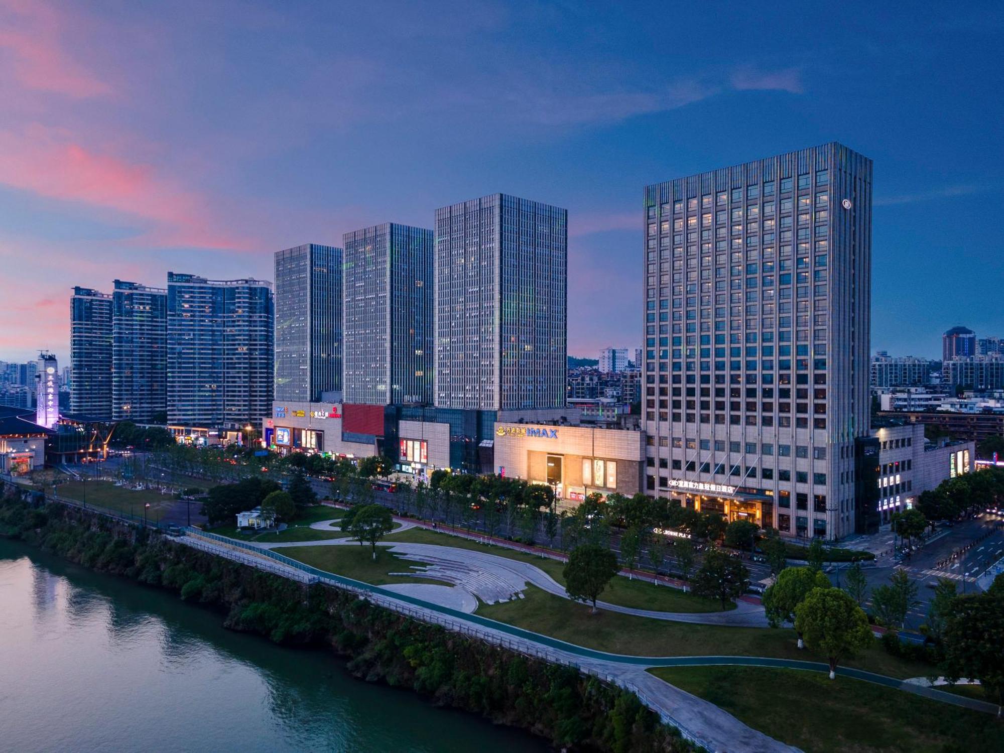 Crowne Plaza Yichang By Ihg Exterior photo