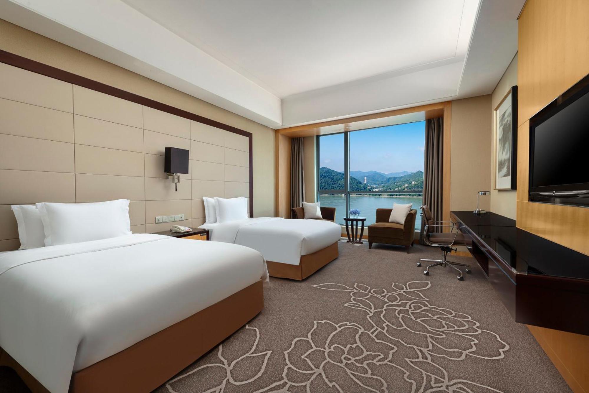 Crowne Plaza Yichang By Ihg Exterior photo