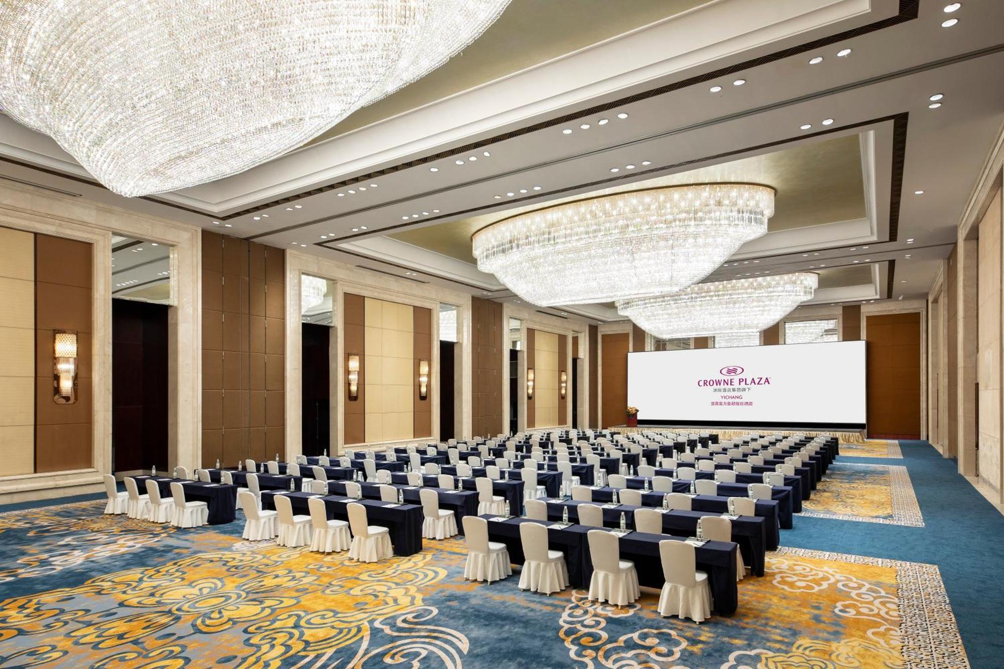 Crowne Plaza Yichang By Ihg Exterior photo